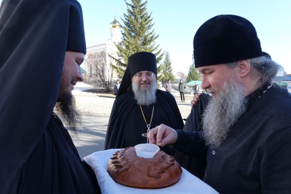 Встреча на  празднование Благовещения Пресвятой Богородицы митрополита  Екатеринбургского и Верхотурского Евгения в Свято-Николаевском  мужском монастыре