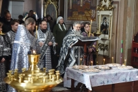 Освящение игуменом Иеронимом колива в Преображенском соборе