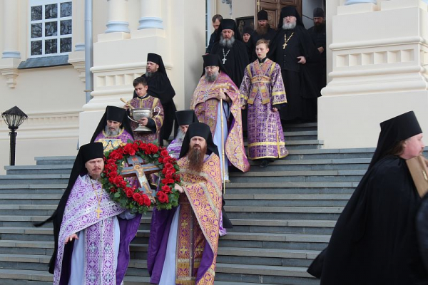 Воздвижение Креста Господня - престольный праздник Крестовоздвиженского собора