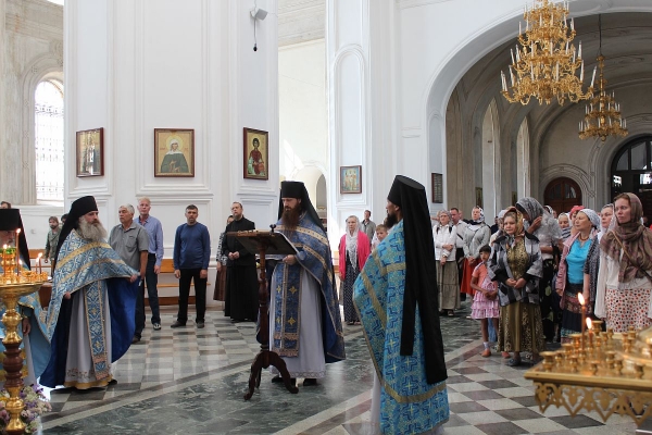 Божественная Литургия в День Казанской иконы Божией Матери