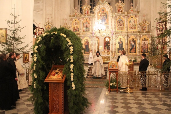 Праздничное Рождественское богослужение в Свято-Николаевском монастыре