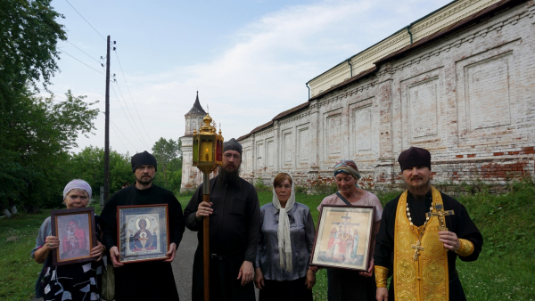 Крестный ход с молитвой Божией Матери