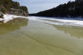 Просыпается таёжная река Тура