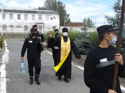 Молебен и крестный ход в ИК - 53