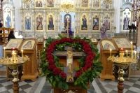 Утреня с изнесением Честнаго Животворящего Креста