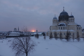 Зимний закат из окна кельи