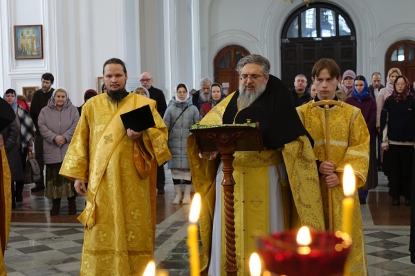 Божественная литургия в неделю воспоминания Адамова изгнания из Рая