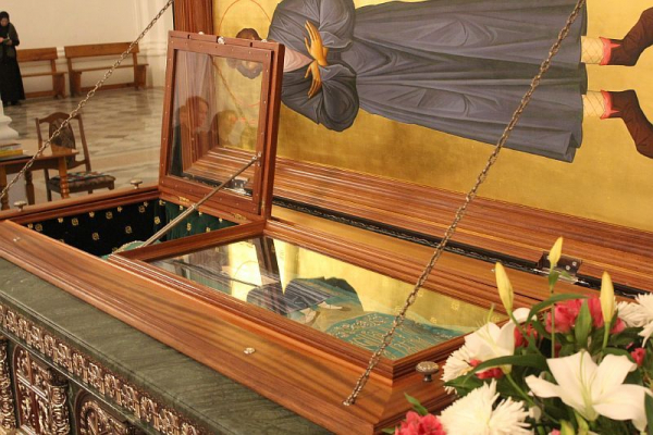 Акафист у мощей праведного Симеона ежедневно служат в Свято-Николаевском монастыре