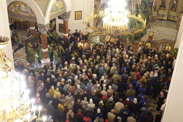 Праздничное всенощное бдение в честь перенесения мощей праведного Симеона Верхотурского.