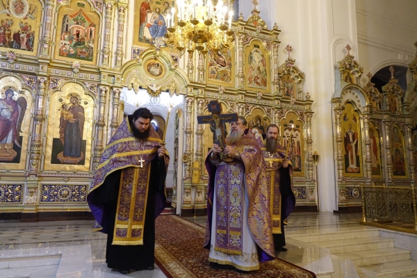 Крестопоклонная неделя