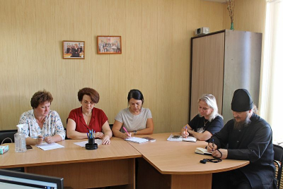 В состав Комиссии по делам несовершеннолетних  и защите их прав утвердили священнослужителя