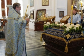 Вынос плащаницы на всенощном бдение на Успение Пресвятой Богородицы в Крестовоздвиженском соборе