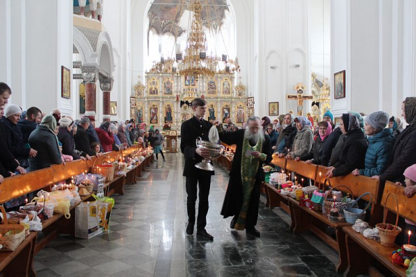 Пасхальное освящение куличей и крашеных яиц - добрая традиция